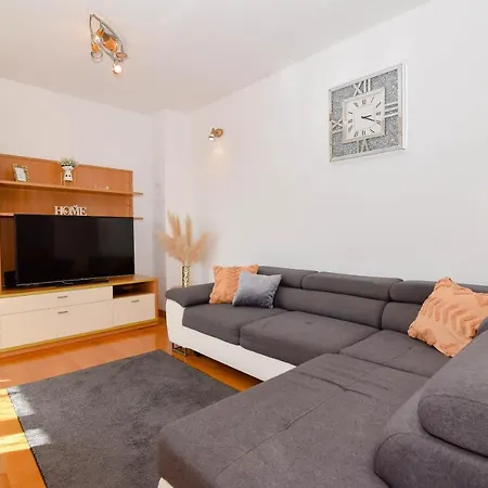 To&ni Free Parking Apartman