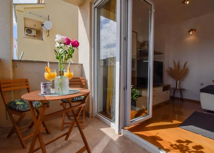 To&ni Free Parking *